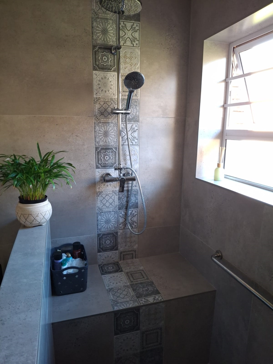 3 Bedroom Property for Sale in Wavecrest Eastern Cape